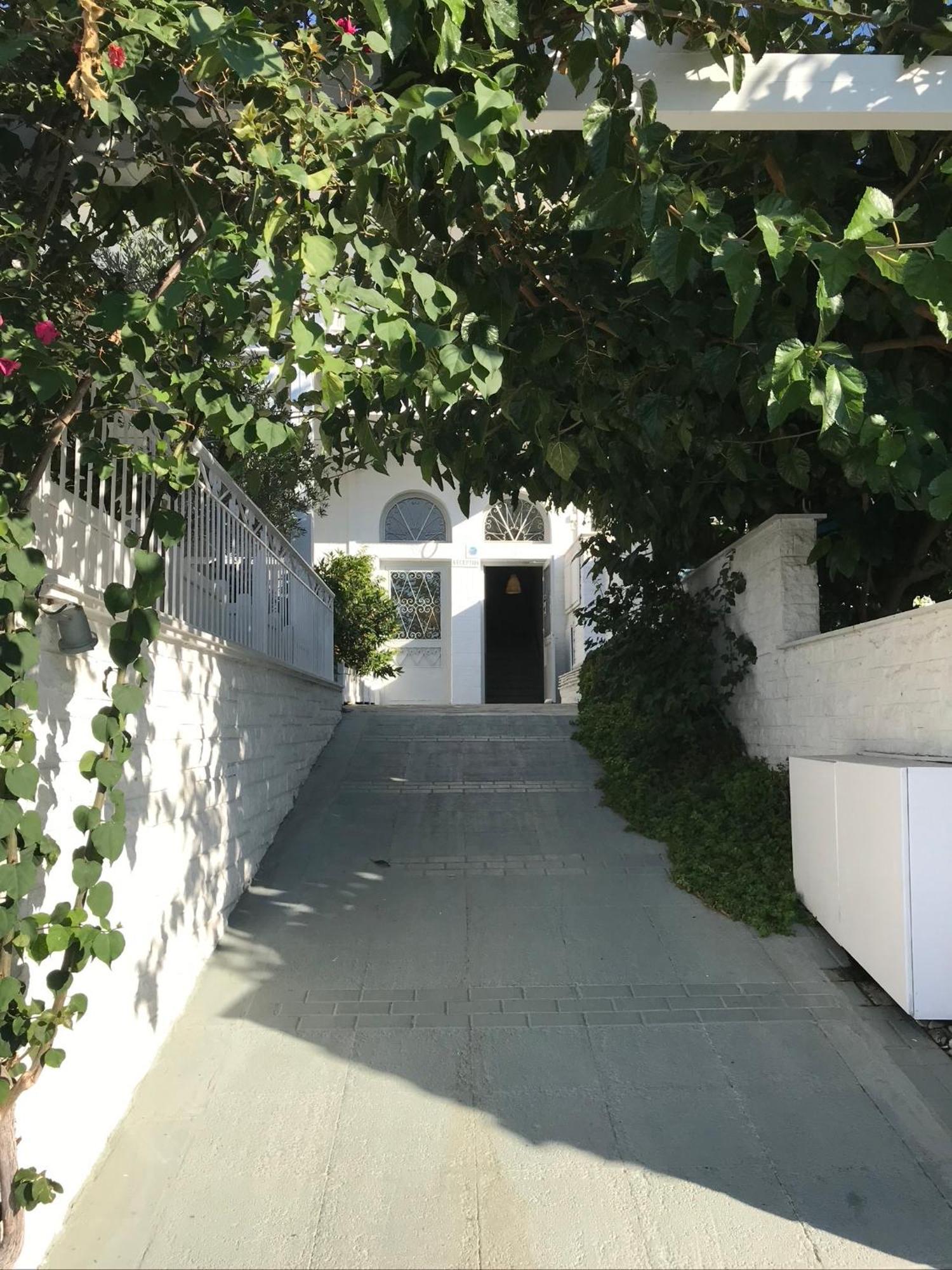 Paradisos Agioi Pandes Exterior photo